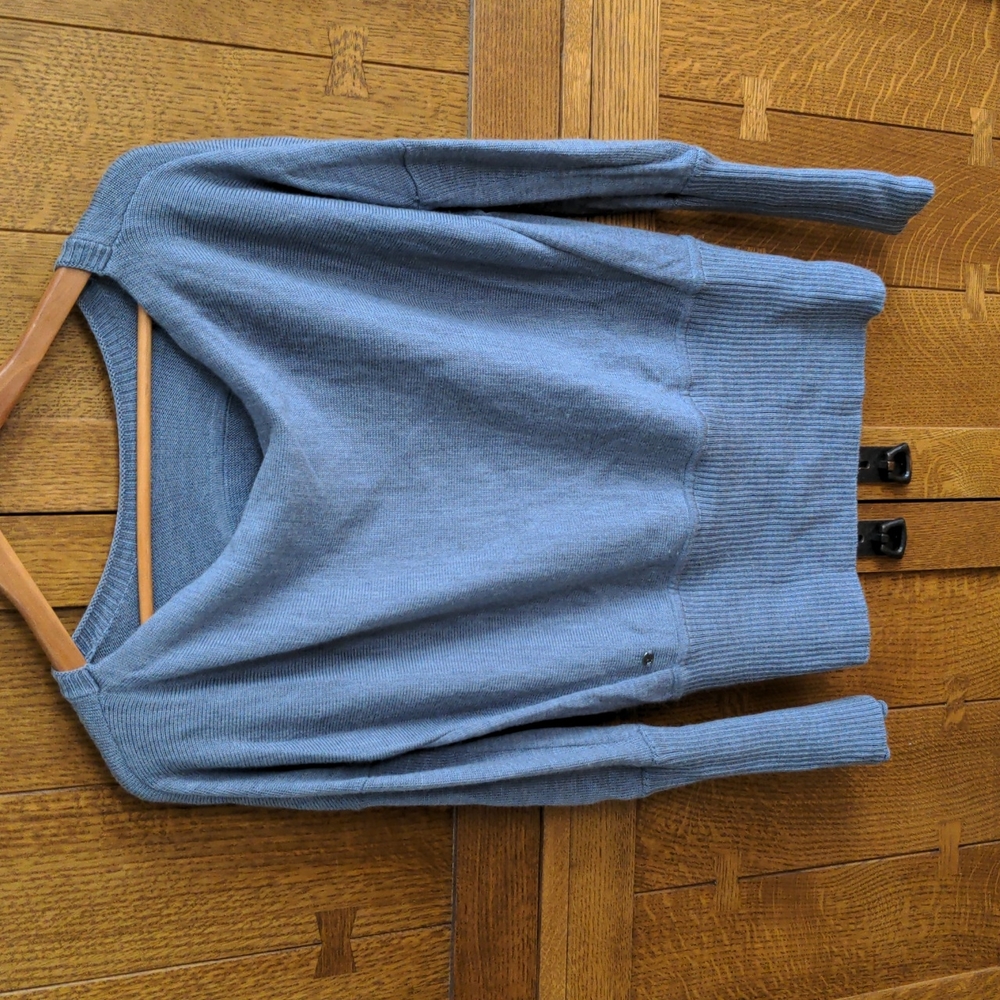 Lululemon sweater, blue grey, excellent used condition.